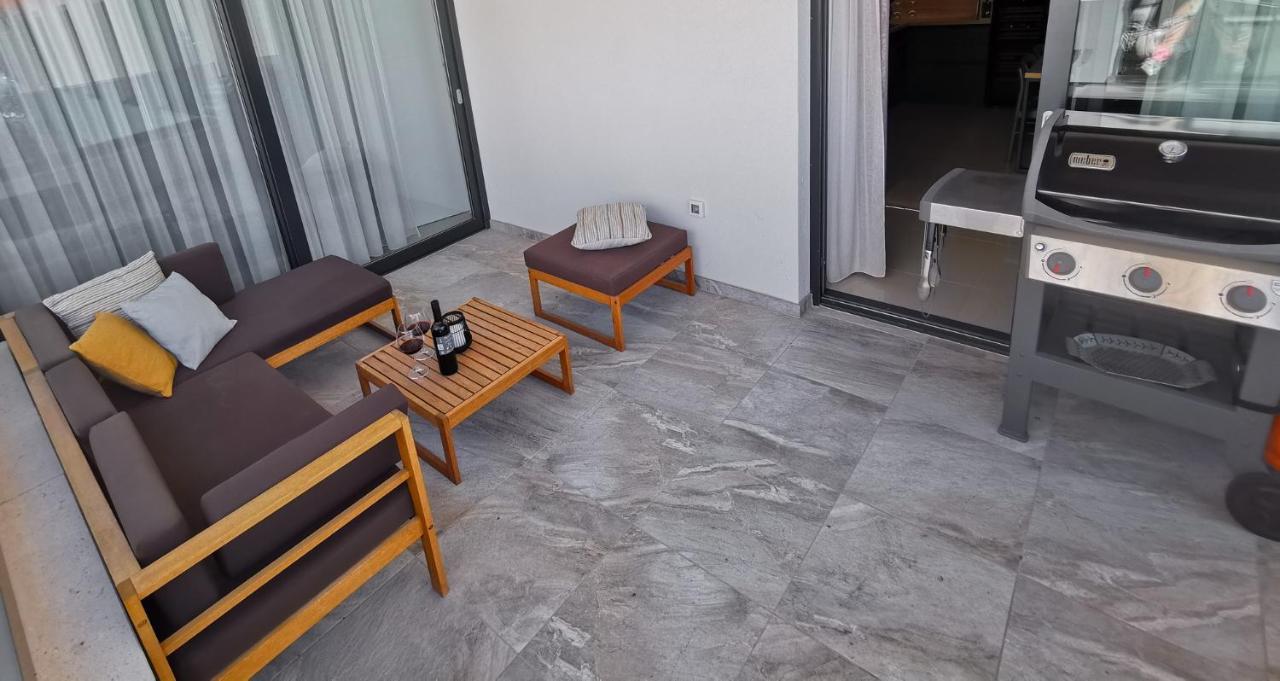 Black Pearl - Luxury Seaside App With Pool & Bbq, Istra Banjole Exterior foto