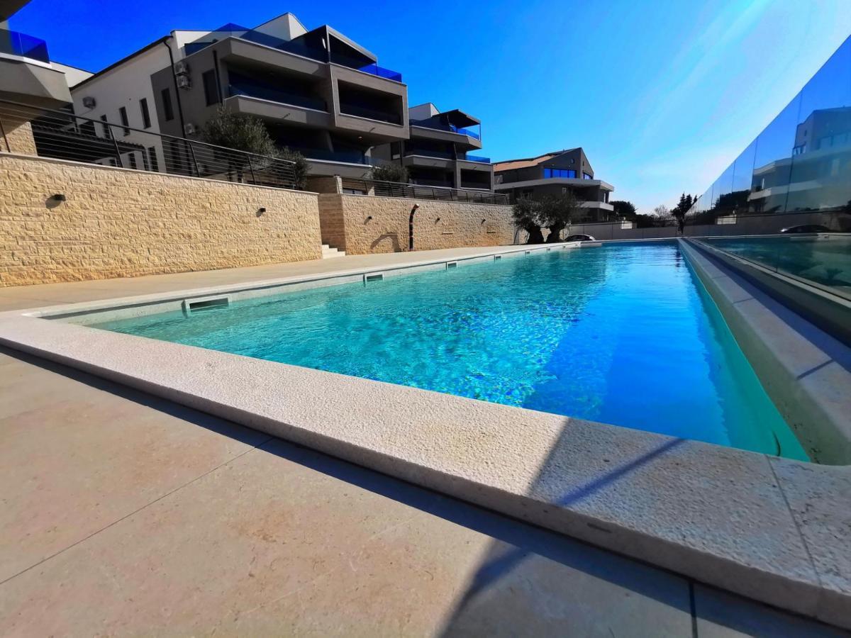 Black Pearl - Luxury Seaside App With Pool & Bbq, Istra Banjole Exterior foto