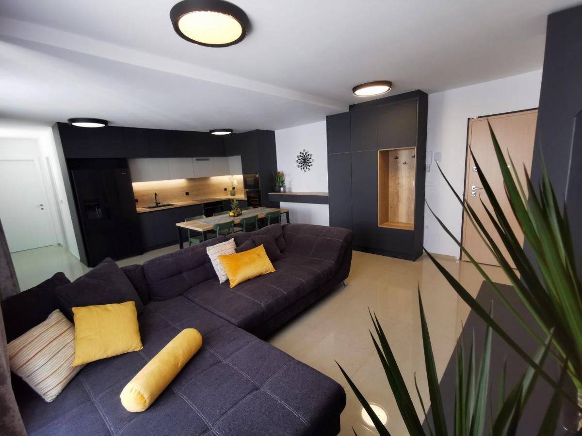 Black Pearl - Luxury Seaside App With Pool & Bbq, Istra Banjole Exterior foto