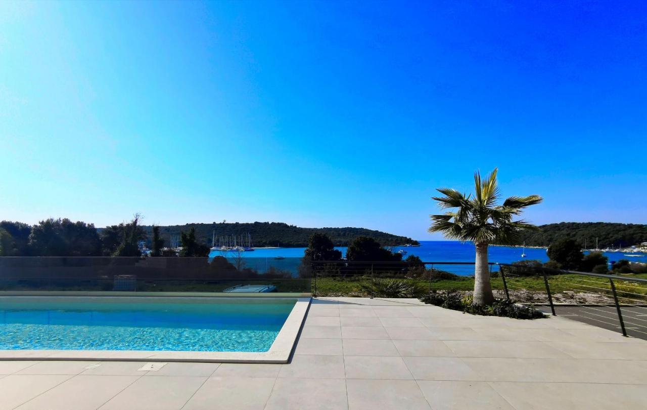 Black Pearl - Luxury Seaside App With Pool & Bbq, Istra Banjole Exterior foto
