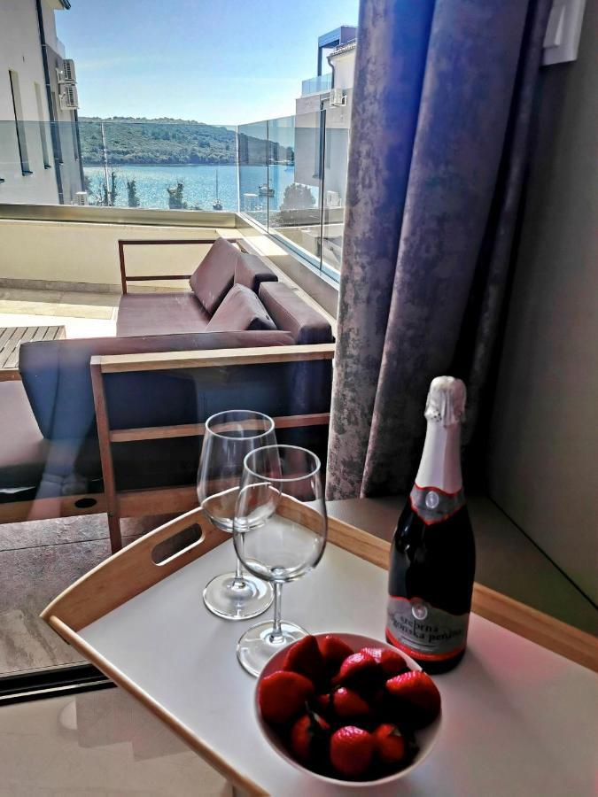 Black Pearl - Luxury Seaside App With Pool & Bbq, Istra Banjole Exterior foto