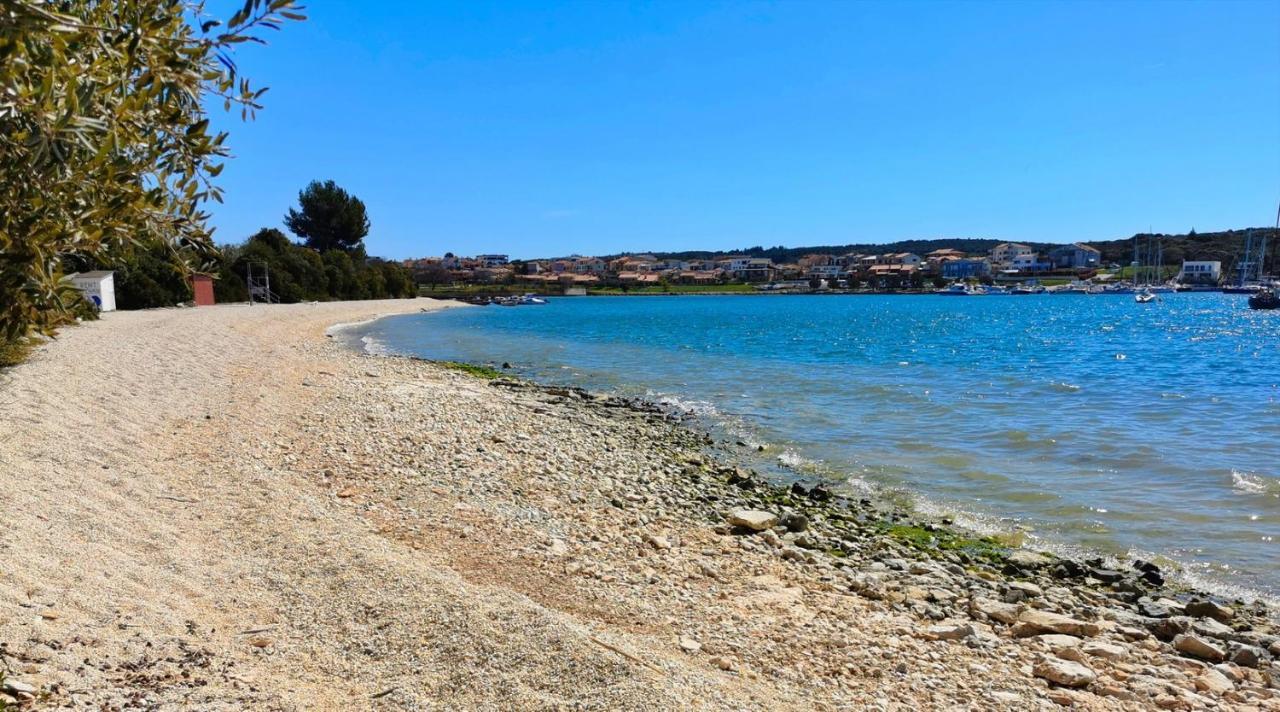 Black Pearl - Luxury Seaside App With Pool & Bbq, Istra Banjole Exterior foto