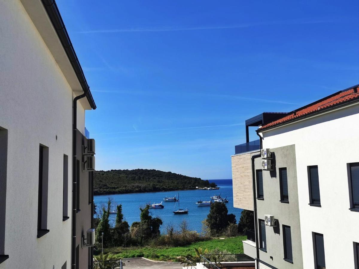 Black Pearl - Luxury Seaside App With Pool & Bbq, Istra Banjole Exterior foto