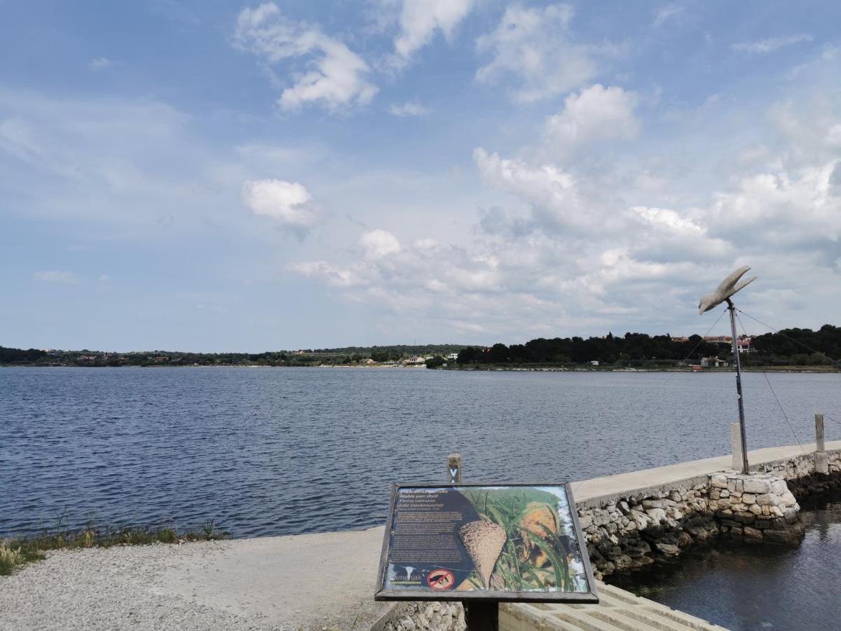 Black Pearl - Luxury Seaside App With Pool & Bbq, Istra Banjole Exterior foto