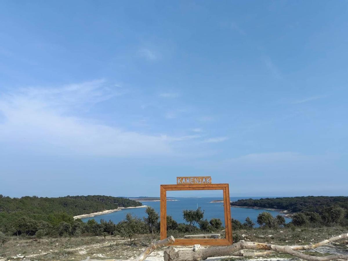 Black Pearl - Luxury Seaside App With Pool & Bbq, Istra Banjole Exterior foto